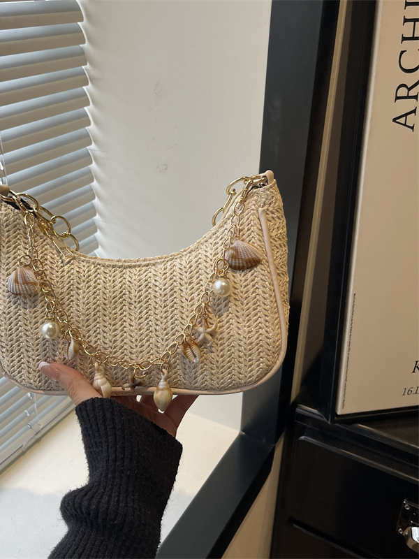 Women'S Young Bags - 세련된 진주 장식의 밀짚 소재 언더암